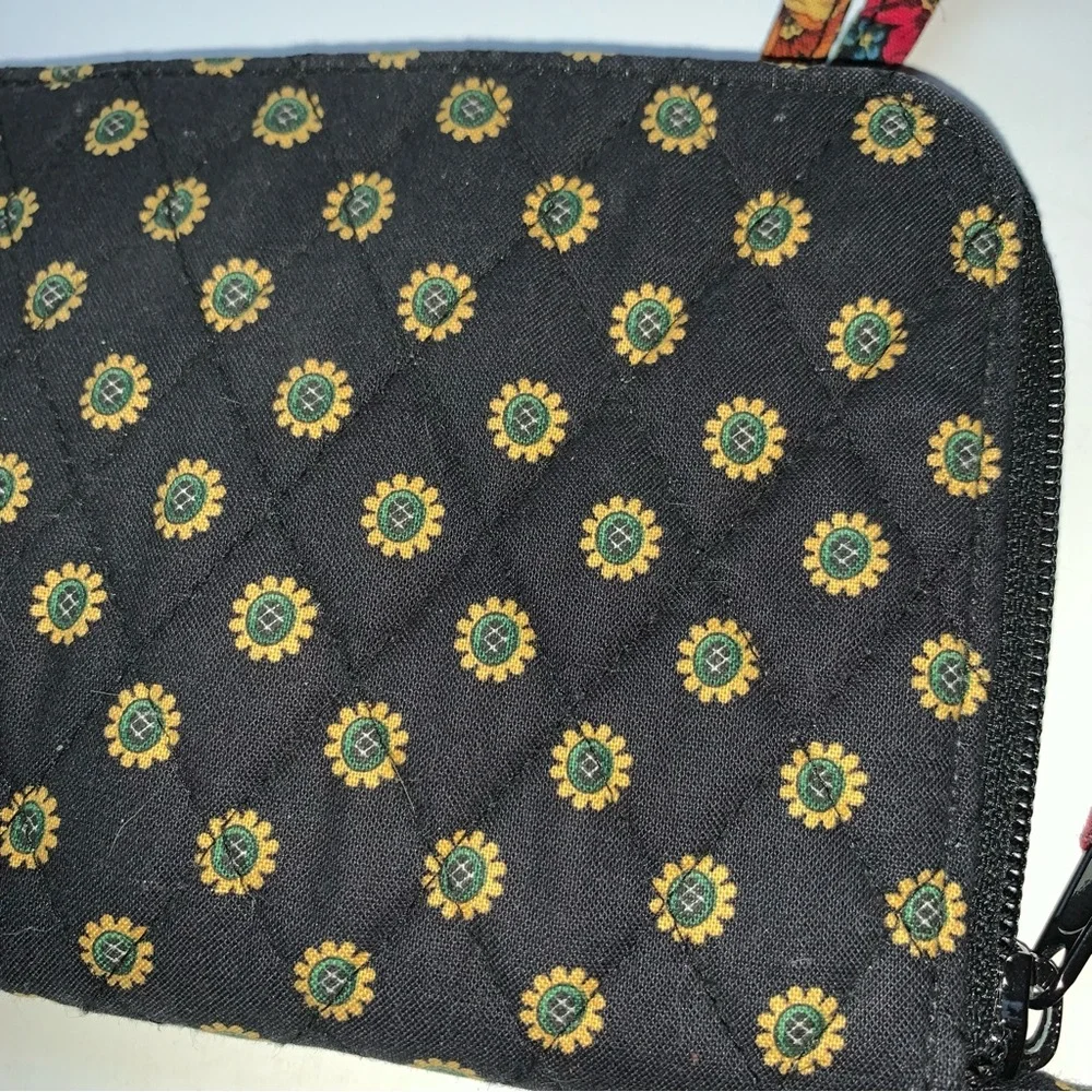 Vera Bradley Vibrant Black Sunflower Zip Around Wallet Clutch Wristlet - Picture 13 of 13